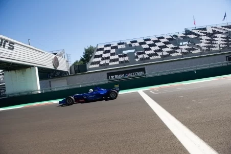 Stage de pilotage F1 PERFORMANCE –FR (X2) + tours F1 – Circuit de Magny-Cours Grand Prix