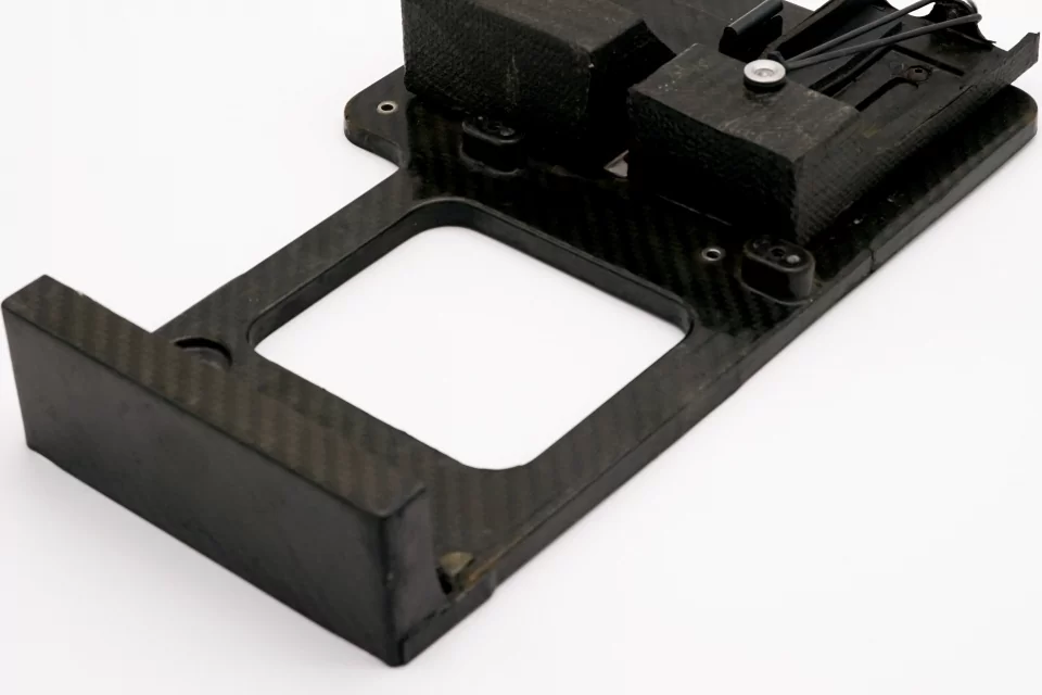 Support de boîtier carbone / Box carbon bracket ARROWS