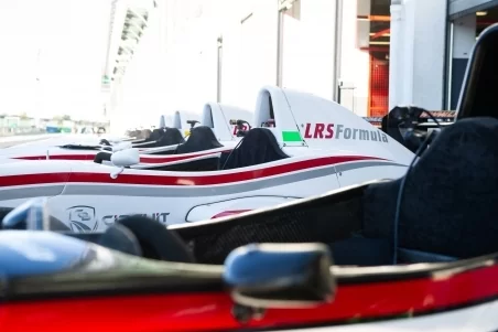 Formula Renault driving experience - Circuit Magny Cours Grand Prix